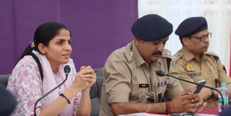 लोकसभा निर्वाचन 2024: निर्वाचन ड्यूटी में लगे सुरक्षा कर्मियों को DM व SSP ने किया ब्रीफ, दिए यह निर्देश..