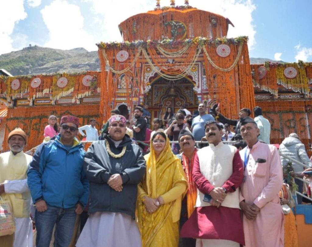 धर्मस्व मंत्री सतपाल महाराज पहुंचे बद्री-केदार धाम, पुनर्निर्माण कार्यों का जायजा लिया