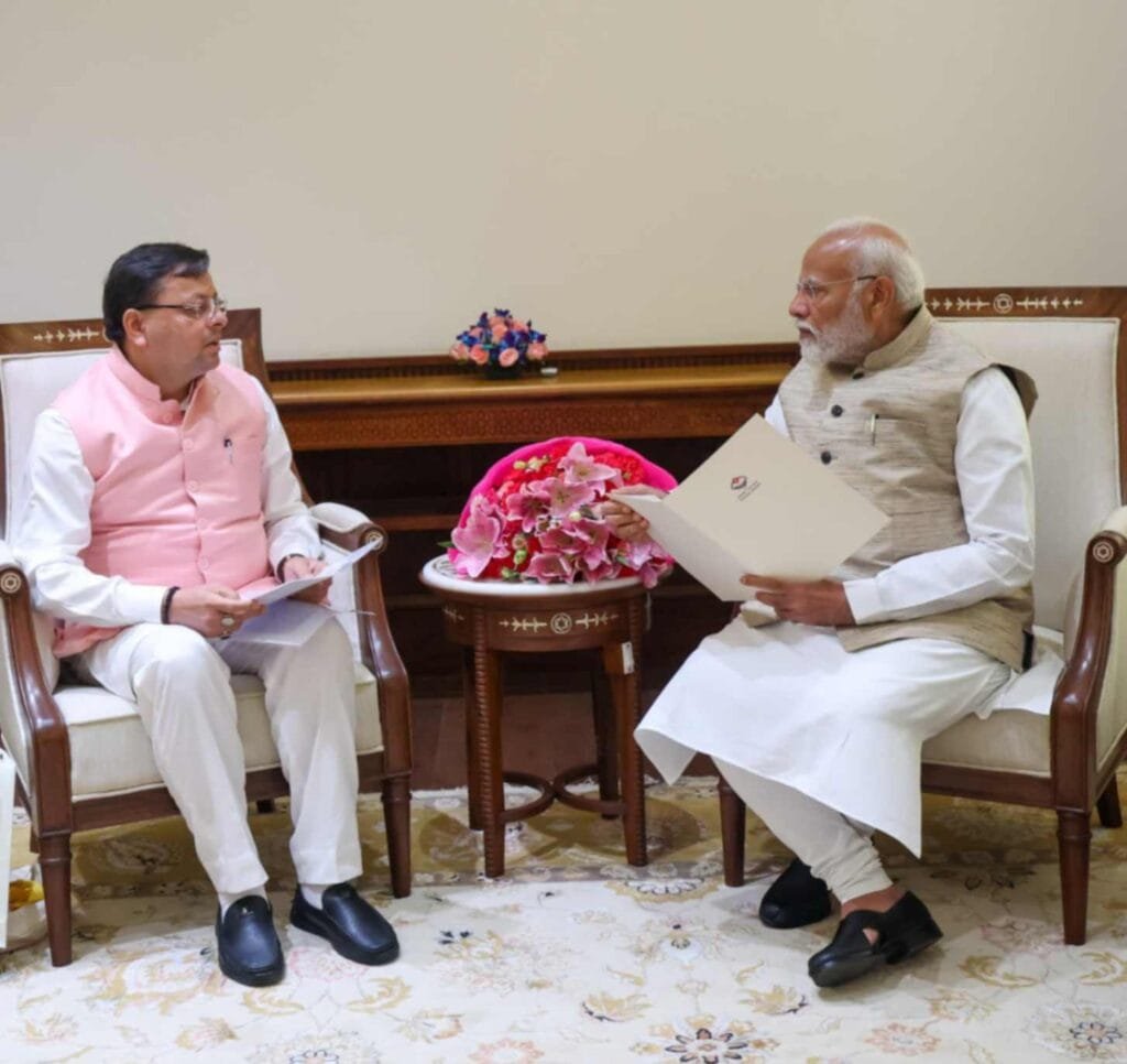मुख्यमंत्री धामी ने प्रधानमंत्री से भेंट कर उन्हें तीसरी बार देश का प्रधानमंत्री बनने पर दी शुभकामनाएं
