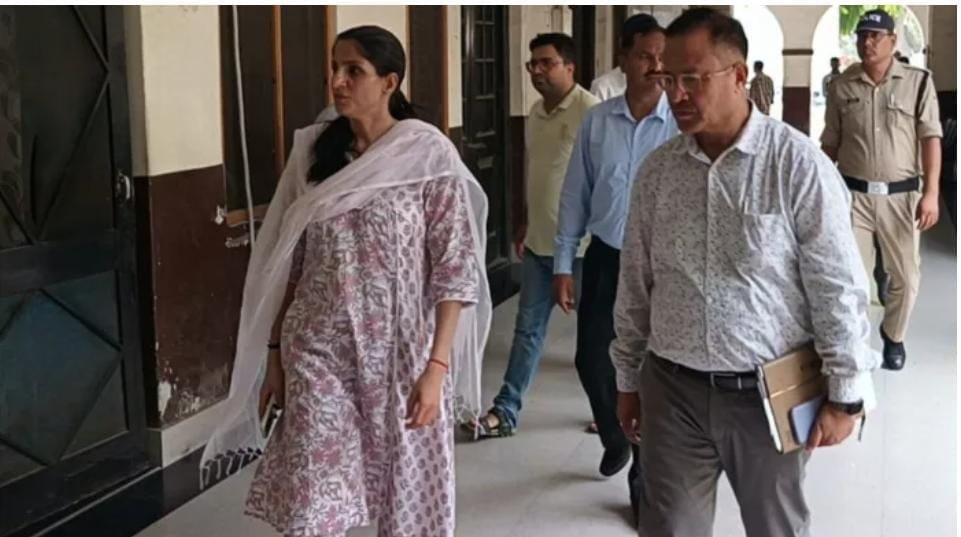 डीएम देहरादून ने किया नगर निगम का औचक निरीक्षण, 51 कर्मचारी नदारद मिले…