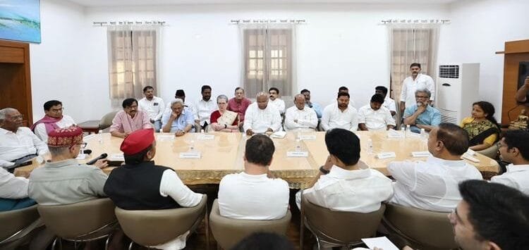 केंद्र में सरकार बनाने की रणनीति पर आईएनडीआईए गठबंधन की बैठक