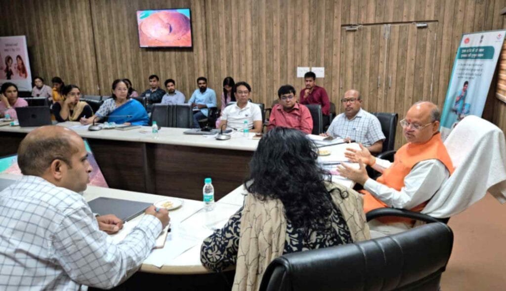 स्वास्थ्य सेवाओं की गुणवत्ता में सुधार के लिए अधिकारी समयबद्ध तरीके से कार्य करें: सुरेश भट्ट