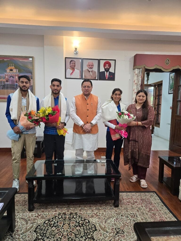 पेरिस ओलंपिक में प्रतिभाग कर लौटे खिलाड़ियों ने सीएम धामी से की मुलाकात