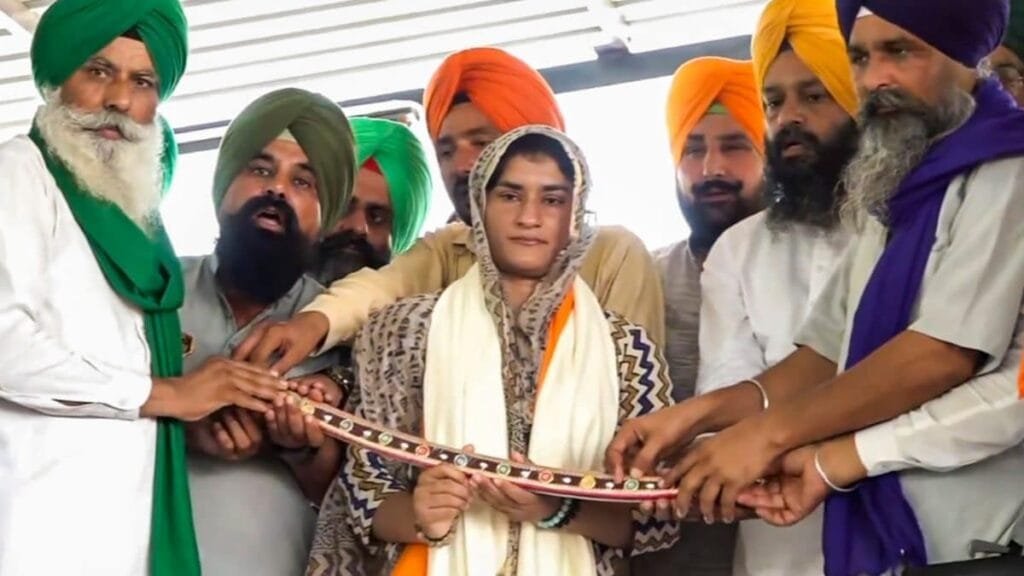 विनेश फोगाट शंभू सीमा पर किसानों के विरोध प्रदर्शन में शामिल हुईं