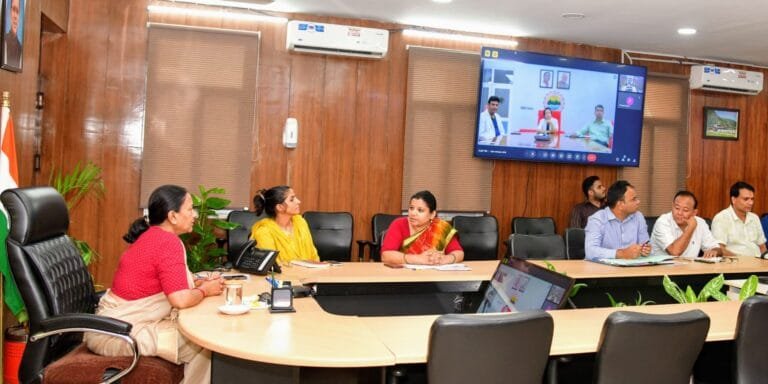 दुर्गम क्षेत्रों की गर्भवती महिलाओं को मिले हेली इमरजेंसी मेडिकल सेवाओं का लाभ दुर्गम क्षेत्रों की गर्भवती महिलाओं को मिले हेली इमरजेंसी मेडिकल सेवाओं का लाभ