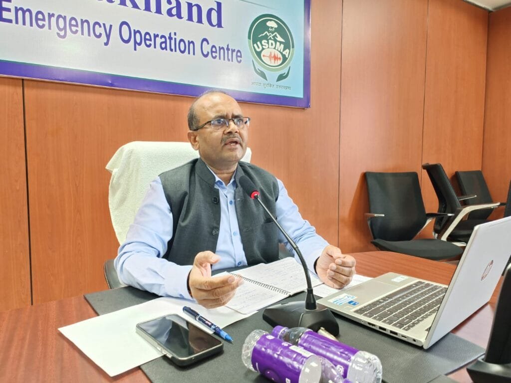 दो दिन में खोली जाएं बंद सड़कें दो दिन में खोली जाएं बंद सड़कें