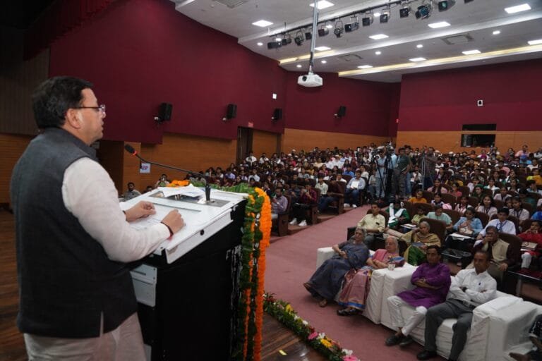सहजता, सरलता और सामर्थ्य से परिपूर्ण हिंदी में समन्वय की अदभुत क्षमताः सीएम सहजता, सरलता और सामर्थ्य से परिपूर्ण हिंदी में समन्वय की अदभुत क्षमताः सीएम