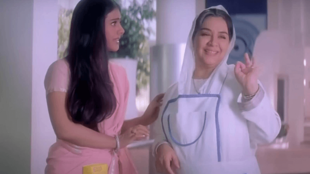 K3G के सिनेमाघरों में फिर से रिलीज़ होने पर प्रशंसक काजोल के हेलो मिसेज स्प्राइटली लाइन के साथ नारे लगाते हुए नज़र आए। देखें | बॉलीवुड