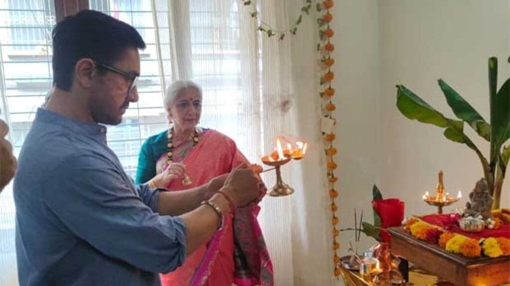 आमिर खान ने बहन के साथ मनाई गणेश चतुर्थी, बेटे आजाद के साथ की पूजा; देखें तस्वीरें | बॉलीवुड