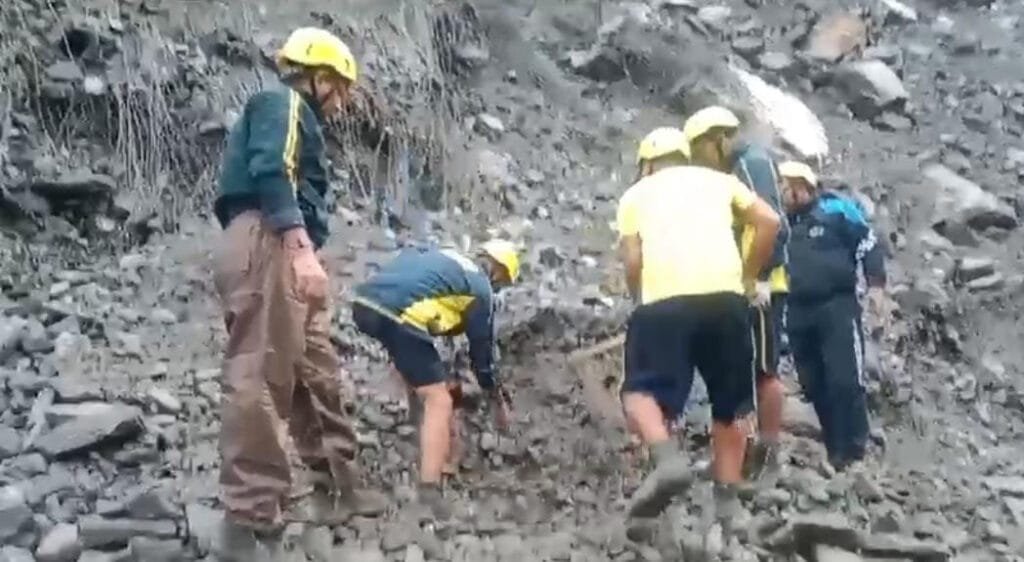 सोनप्रयाग में भूस्खलन के मलबे में दबने से 5 तीर्थयात्रियों की मौत, 3 घायल