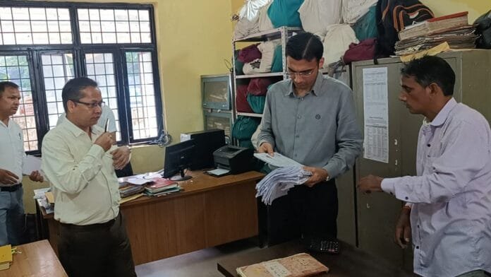 पेंशन योजना के आवेदन 7 दिन से अधिक लंबित रखने पर होगी कार्यवाहीः डीएम पेंशन योजना के आवेदन 7 दिन से अधिक लंबित रखने पर होगी कार्यवाहीः डीएम