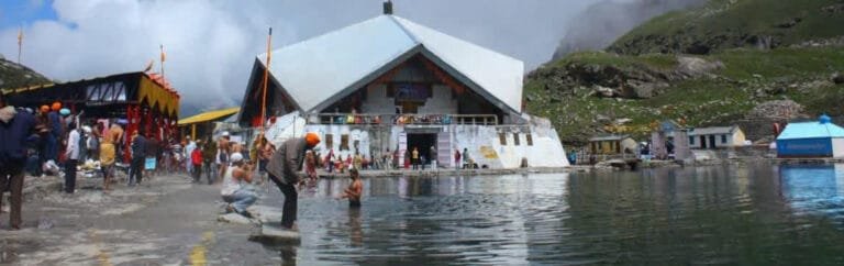 सिक्खों के विश्व प्रसिद्ध तीर्थ स्थल हेमकुंड साहिब के कपाट 10 अक्टूबर को होंगे बंद सिक्खों के विश्व प्रसिद्ध तीर्थ स्थल हेमकुंड साहिब के कपाट 10 अक्टूबर को होंगे बंद