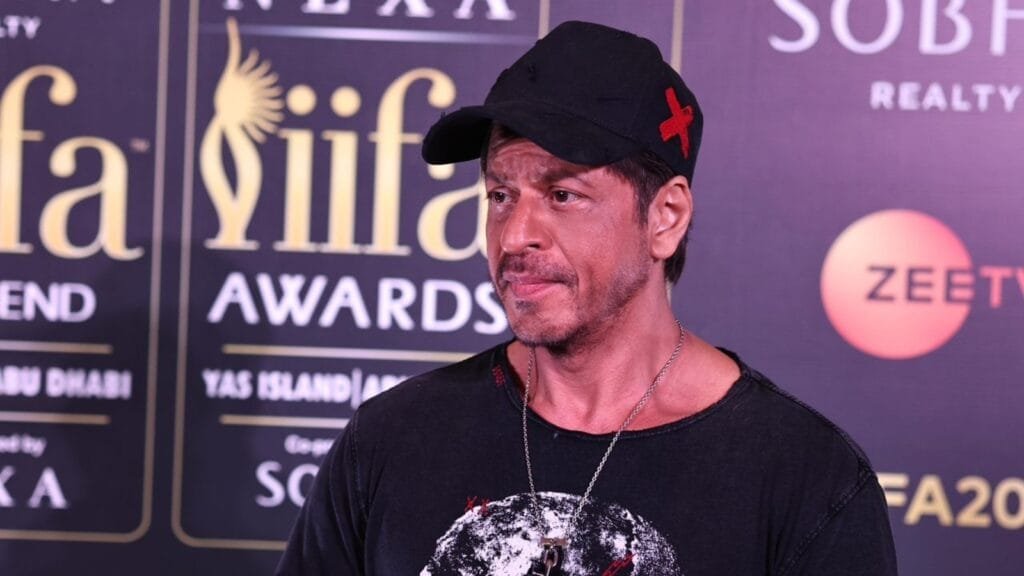 मुंबई में IIFA 2024 इवेंट में शाहरुख खान ने फिर से छोटे बाल रखे। देखें | बॉलीवुड