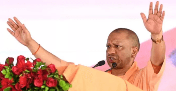 सीएम योगी ने खोल दिया पिटारा, यूपी के दो लाख युवाओं को सरकारी नौकरी देने का किया एलान सीएम योगी ने खोल दिया पिटारा, यूपी के दो लाख युवाओं को सरकारी नौकरी देने का किया एलान