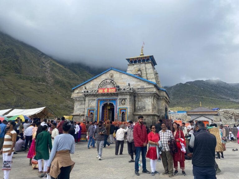 मानसून थमते ही चारधाम यात्रा जोर पर, धामी सरकार के बेहतर यात्रा प्रबंधन ने जीता यात्रियों का विश्वास मानसून थमते ही चारधाम यात्रा जोर पर, धामी सरकार के बेहतर यात्रा प्रबंधन ने जीता यात्रियों का विश्वास