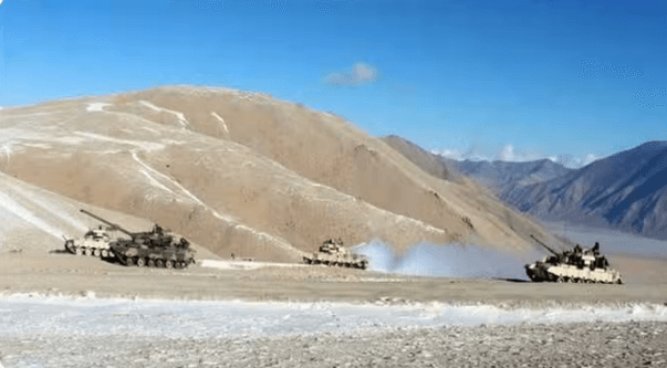 LAC से दोनों देशों के सैनिकों वापसी पूरी, देपसांग और डेमचोक इलाकों से हटीं भारत और चीन की सेनाएं LAC से दोनों देशों के सैनिकों वापसी पूरी, देपसांग और डेमचोक इलाकों से हटीं भारत और चीन की सेनाएं
