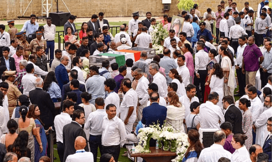 रतन टाटा के अंतिम दर्शन करने उमड़ा जन सैलाब रतन टाटा के अंतिम दर्शन करने उमड़ा जन सैलाब