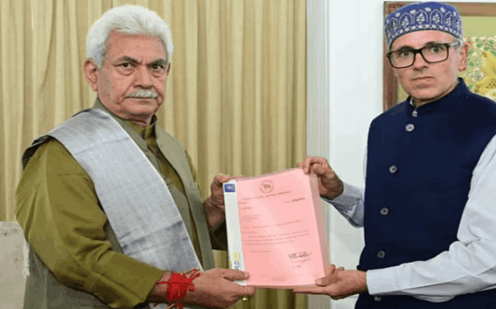 उमर अब्दुल्ला ने सरकार बनाने का दावा किया पेश उमर अब्दुल्ला ने सरकार बनाने का दावा किया पेश