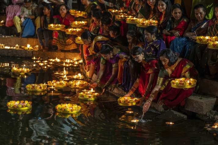 रोशनी का त्योहार दिवाली क्या है? यह भारत और प्रवासी भारतीयों में कैसे मनाया जाता है? रोशनी का त्योहार दिवाली क्या है? यह भारत और प्रवासी भारतीयों में कैसे मनाया जाता है?
