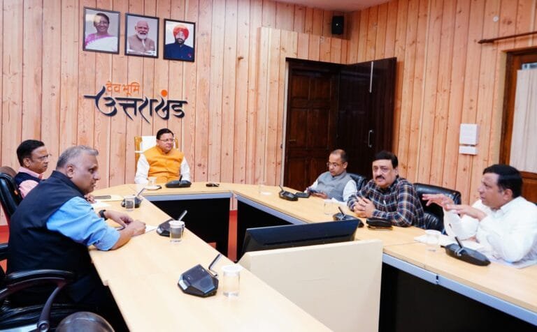 सड़कों का मरम्मत कार्य प्राथमिकता के आधार पर पूर्ण करने के मुख्यमंत्री ने दिए निर्देश सड़कों का मरम्मत कार्य प्राथमिकता के आधार पर पूर्ण करने के मुख्यमंत्री ने दिए निर्देश