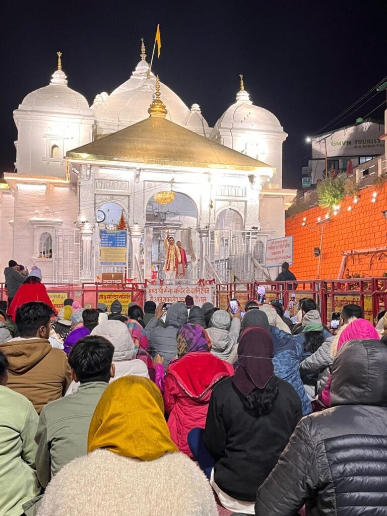 गंगोत्री व यमुनोत्री धामों में पहुंचने वाले यात्रियों का आंकड़ा पन्द्रह लाख पार हुआ गंगोत्री व यमुनोत्री धामों में पहुंचने वाले यात्रियों का आंकड़ा पन्द्रह लाख पार हुआ