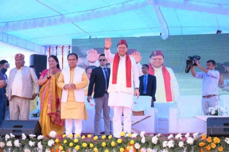 सीएम ने किया नयार उत्सव का शुभारंभ, क्षेत्र के विकास के लिए की सात घोषणाएं सीएम ने किया नयार उत्सव का शुभारंभ, क्षेत्र के विकास के लिए की सात घोषणाएं