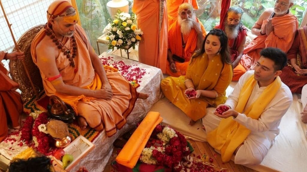 परिणीति चोपड़ा, राघव चड्ढा स्वामी अविमुक्तेश्वरानंद के घर आने पर ‘धन्य’ महसूस करते हैं। देखो | बॉलीवुड