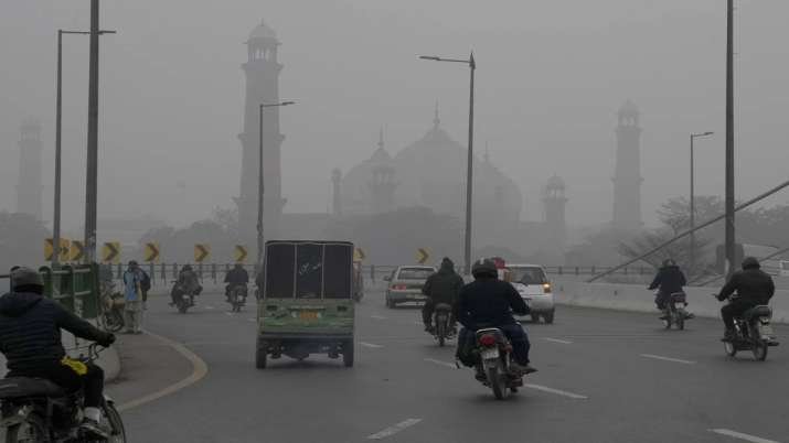 पाकिस्तान का लाहौर इस सप्ताह दूसरी बार दुनिया का सबसे प्रदूषित शहर घोषित, यहां का AQI जांचें पाकिस्तान का लाहौर इस सप्ताह दूसरी बार दुनिया का सबसे प्रदूषित शहर घोषित, यहां का AQI जांचें