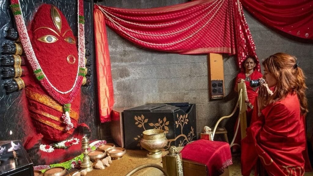 सुरेखा कोंडा की टिप्पणी पर विवाद के बीच, सामंथा रुथ प्रभु को मंदिर में शांति मिली, मार्गदर्शन के लिए ‘देवी’ को धन्यवाद दिया