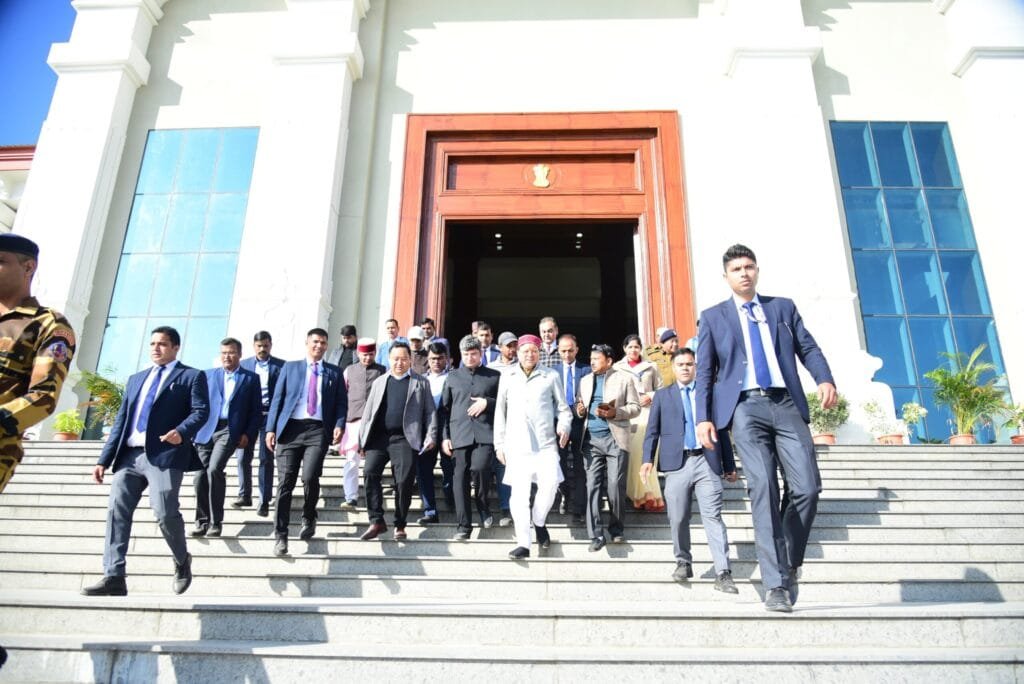 बिना सत्र ग्रीष्मकालीन राजधानी गैरसैंण में नजर आई गहमागहमी बिना सत्र ग्रीष्मकालीन राजधानी गैरसैंण में नजर आई गहमागहमी