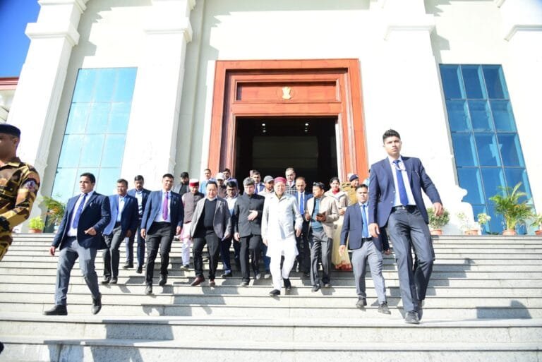 बिना सत्र ग्रीष्मकालीन राजधानी गैरसैंण में नजर आई गहमागहमी बिना सत्र ग्रीष्मकालीन राजधानी गैरसैंण में नजर आई गहमागहमी
