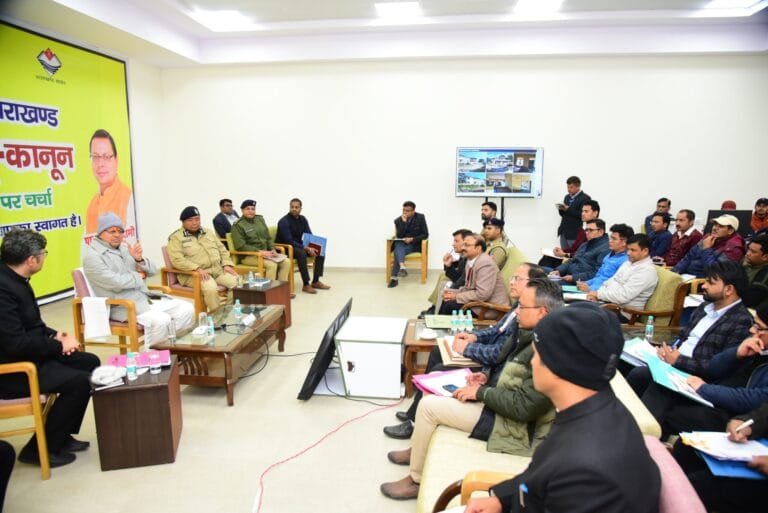 चमोली को स्वच्छ एवं आदर्श जनपद बनाने की दिशा में सभी विभाग मिलकर काम करेंः सीएम चमोली को स्वच्छ एवं आदर्श जनपद बनाने की दिशा में सभी विभाग मिलकर काम करेंः सीएम