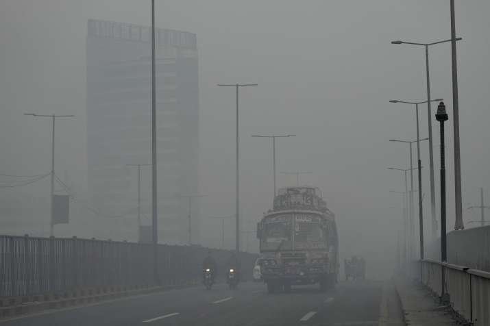 पाकिस्तान ने लाहौर में अत्यधिक वायु प्रदूषण के लिए भारत को जिम्मेदार ठहराया, मुद्दे को सुलझाने के लिए नई दिल्ली के साथ बातचीत की योजना बनाई पाकिस्तान ने लाहौर में अत्यधिक वायु प्रदूषण के लिए भारत को जिम्मेदार ठहराया, मुद्दे को सुलझाने के लिए नई दिल्ली के साथ बातचीत की योजना बनाई