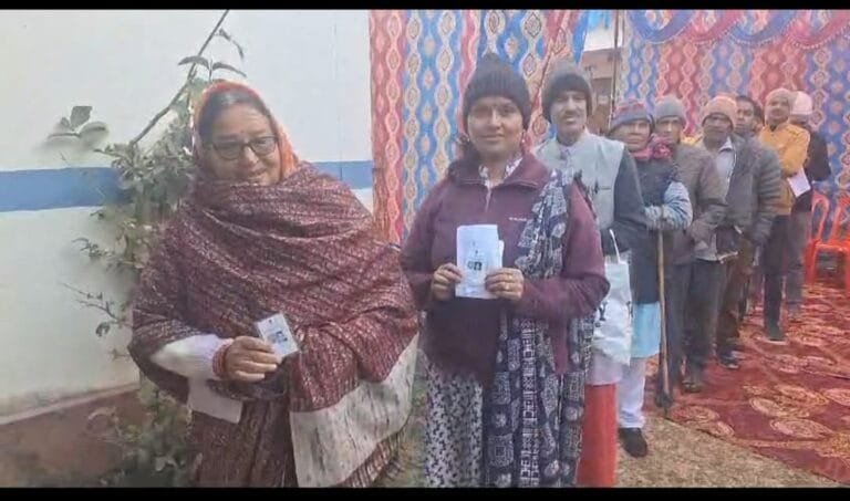 केदारनाथ विधानसभा उपचुनाव: सायं पांच बजे तक 56.78 प्रतिशत मतदान केदारनाथ विधानसभा उपचुनाव: सायं पांच बजे तक 56.78 प्रतिशत मतदान