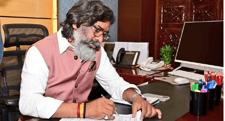 शपथ ग्रहण के बाद हेमंत सरकार का पहला फैसला, मैया सम्मान योजना के तहत महिलाओं को मिलेंगे 2500 रुपए शपथ ग्रहण के बाद हेमंत सरकार का पहला फैसला, मैया सम्मान योजना के तहत महिलाओं को मिलेंगे 2500 रुपए