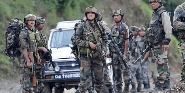 सागीपोरा में सुरक्षाबलों और आतंकियों के बीच मुठभेड़, इलाके को कराया जा रहा खाली सागीपोरा में सुरक्षाबलों और आतंकियों के बीच मुठभेड़, इलाके को कराया जा रहा खाली