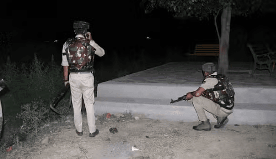 जम्मू-कश्मीर के बडगाम में आतंकी हमला, यूपी के दो लोगों को मारी गोली जम्मू-कश्मीर के बडगाम में आतंकी हमला, यूपी के दो लोगों को मारी गोली