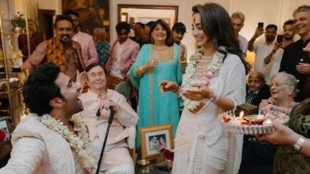 अलेखा आडवाणी के साथ स्वप्निल रोका समारोह की पहली तस्वीरों में आदर जैन बेहद खुश नजर आ रहे हैं बॉलीवुड