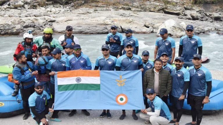 इंडियन एयर फोर्स का सबसे खतरनाक नदी में एडवेंचर इंडियन एयर फोर्स का सबसे खतरनाक नदी में एडवेंचर