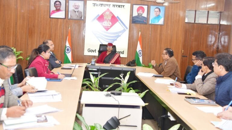 जल आपूर्ति योजनाओं के सोशल ऑडिट में स्थानीय महिलाओं की भागीदारी जरूरीः सीएस राधा रतूड़ी जल आपूर्ति योजनाओं के सोशल ऑडिट में स्थानीय महिलाओं की भागीदारी जरूरीः सीएस राधा रतूड़ी
