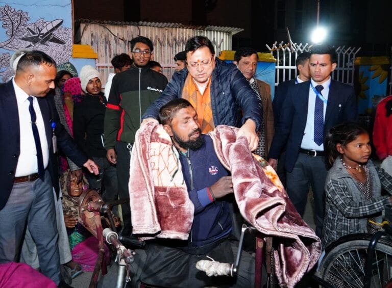 मुख्यमंत्री ने आई.एस.बी.टी में बेसहारा एवं बेघर लोगों को सर्दी से बचाव को कंबल वितरित किए मुख्यमंत्री ने आई.एस.बी.टी में बेसहारा एवं बेघर लोगों को सर्दी से बचाव को कंबल वितरित किए