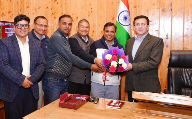 पीआरएसआई देहरादून चैप्टर ने पुलिस महानिदेशक से की शिष्टाचार भेंट पीआरएसआई देहरादून चैप्टर ने पुलिस महानिदेशक से की शिष्टाचार भेंट