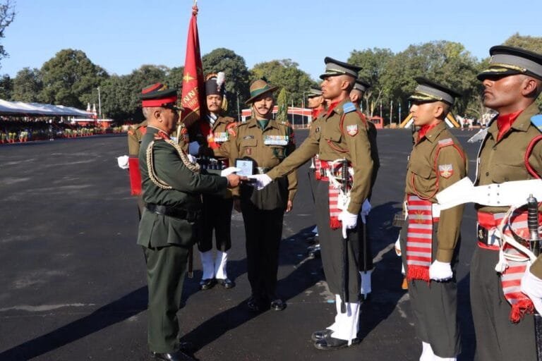 भारतीय सेना को मिले 456 नए सैन्य अफसर, 35 विदेशी कैडेट्स भी हुए पास आउट भारतीय सेना को मिले 456 नए सैन्य अफसर, 35 विदेशी कैडेट्स भी हुए पास आउट