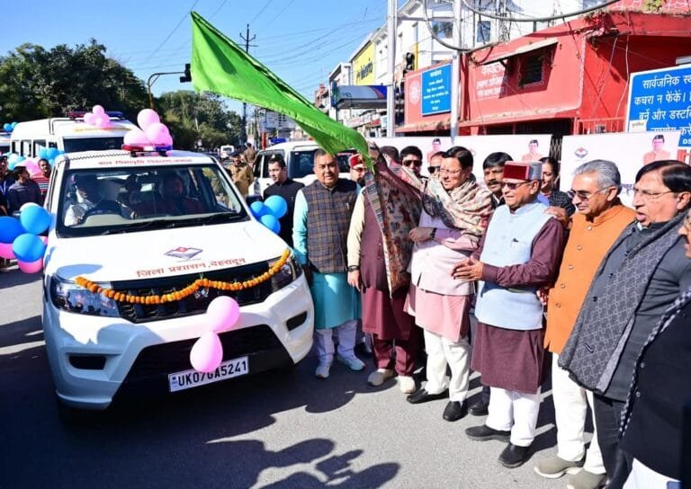 बाल भिक्षावृत्ति निवारण के लिए 3 रेस्क्यू एवं पुनर्वास वाहनों का सीएम ने किया फ्लैग ऑफ बाल भिक्षावृत्ति निवारण के लिए 3 रेस्क्यू एवं पुनर्वास वाहनों का सीएम ने किया फ्लैग ऑफ