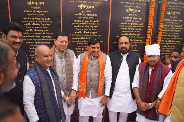 सीएम धामी ने लाखा बंजारा लेक रिजुवनेशन एण्ड लेक फ्रन्ट डेवलेपमेंट प्रोजेक्ट लोकार्पण कार्यक्रम में प्रतिभाग किया सीएम धामी ने लाखा बंजारा लेक रिजुवनेशन एण्ड लेक फ्रन्ट डेवलेपमेंट प्रोजेक्ट लोकार्पण कार्यक्रम में प्रतिभाग किया