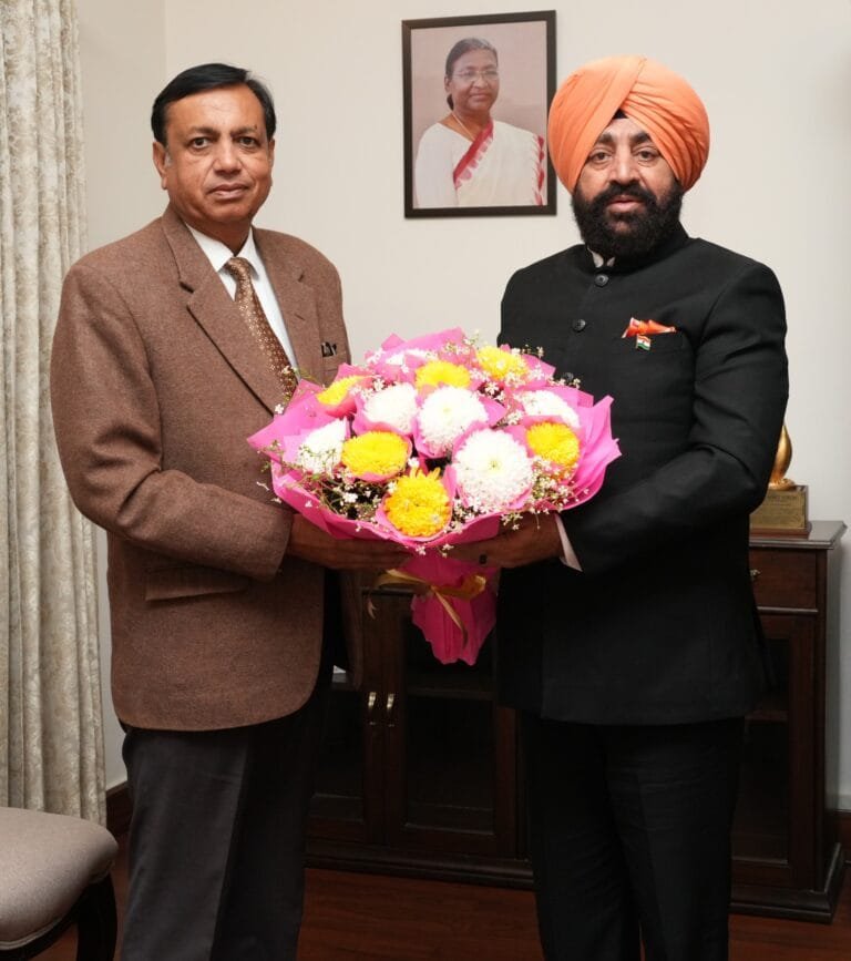 राज्य निर्वाचन आयुक्त ने राज्यपाल को निकाय चुनाव तैयारियों की जानकारी दी राज्य निर्वाचन आयुक्त ने राज्यपाल को निकाय चुनाव तैयारियों की जानकारी दी