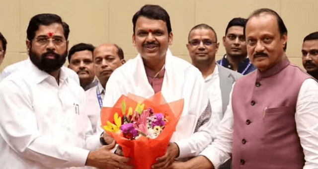 शपथ ग्रहण के बाद महायुति की पहली कैबिनेट बैठक; फडणवीस बोले-इस बार टेस्ट मैच जैसी पारी शपथ ग्रहण के बाद महायुति की पहली कैबिनेट बैठक; फडणवीस बोले-इस बार टेस्ट मैच जैसी पारी