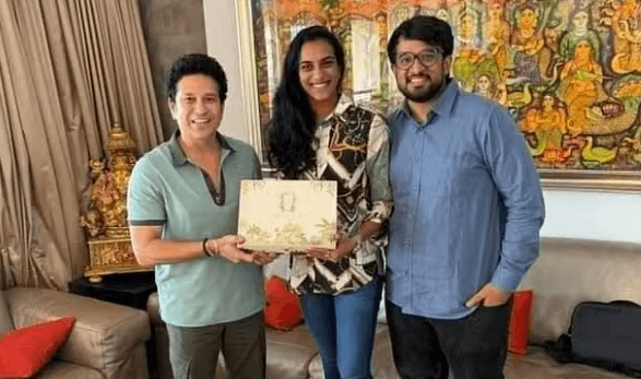 शादी का न्योता देने सचिन के घर पहुंची सिंधू, मास्टर-ब्लास्टर ने साझा की दूल्हे की तस्वीर शादी का न्योता देने सचिन के घर पहुंची सिंधू, मास्टर-ब्लास्टर ने साझा की दूल्हे की तस्वीर