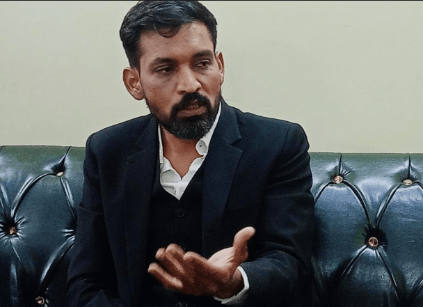पौड़ी में नेपाली और बाहरी लोगों के दस्तावेजों की होगी जांच, डीएम ने बनाई कमेटी पौड़ी में नेपाली और बाहरी लोगों के दस्तावेजों की होगी जांच, डीएम ने बनाई कमेटी