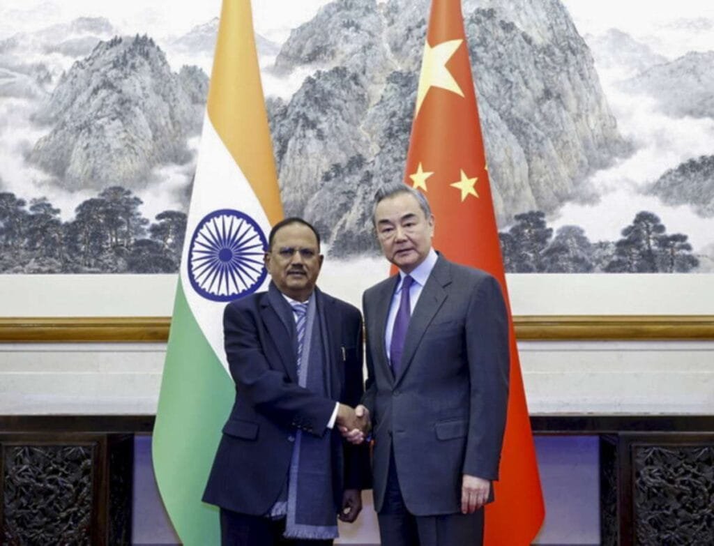 चीन और भारत हिमालय में अपने सीमा विवाद के समाधान पर काम करने के लिए सहमत हैं: डोभाल-वांग वार्ता के बाद बीजिंग चीन और भारत हिमालय में अपने सीमा विवाद के समाधान पर काम करने के लिए सहमत हैं: डोभाल-वांग वार्ता के बाद बीजिंग